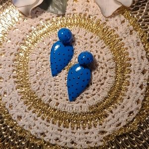 NWOT/Unique Retro "Rear Drop" Earrings